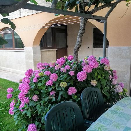 Apartman 100M2, Full Opremljen, Privatni Parking. Пула Екстериор снимка