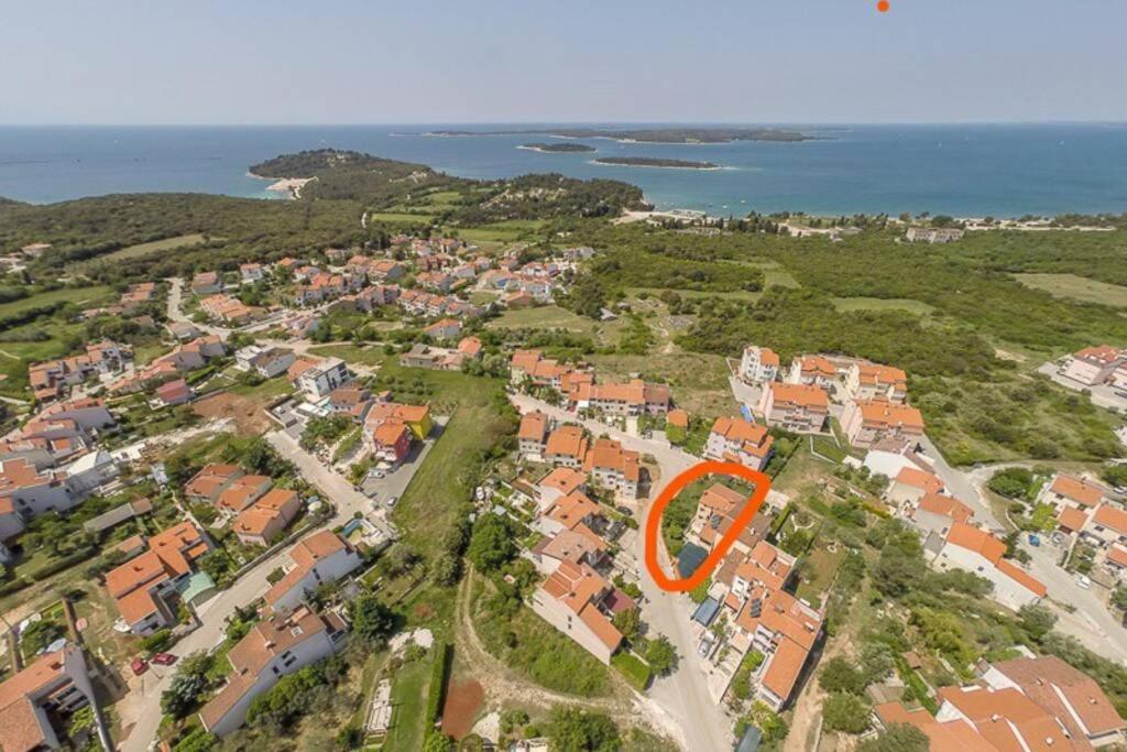 Apartman 100M2, Full Opremljen, Privatni Parking. Пула Екстериор снимка