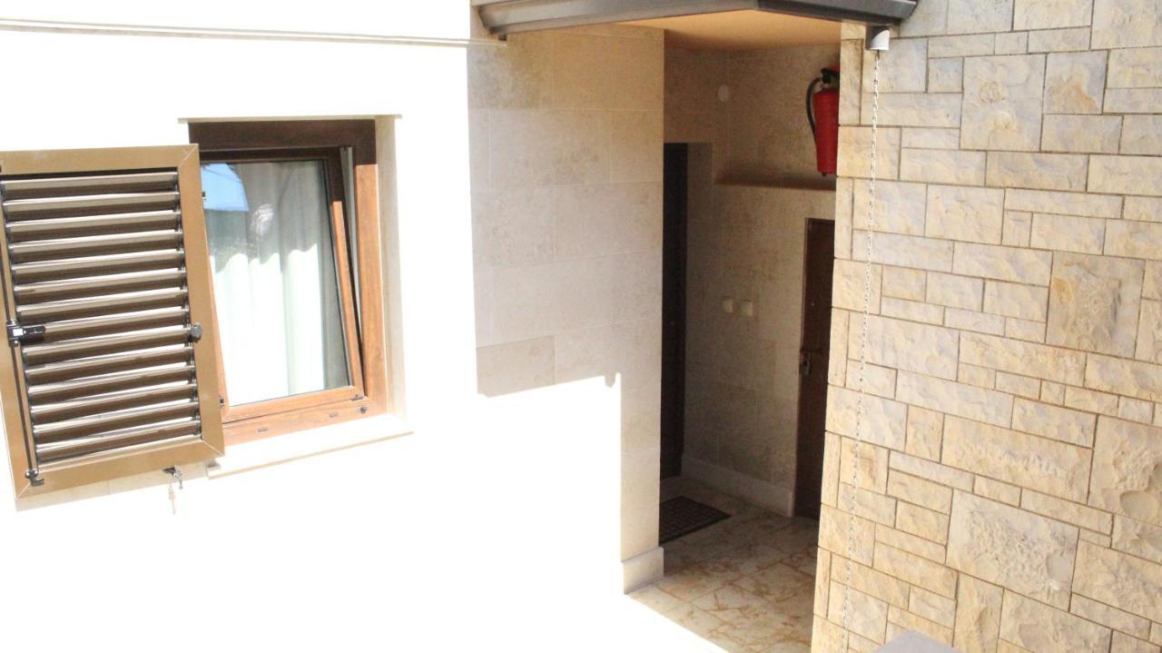 Apartman 100M2, Full Opremljen, Privatni Parking. Пула Екстериор снимка