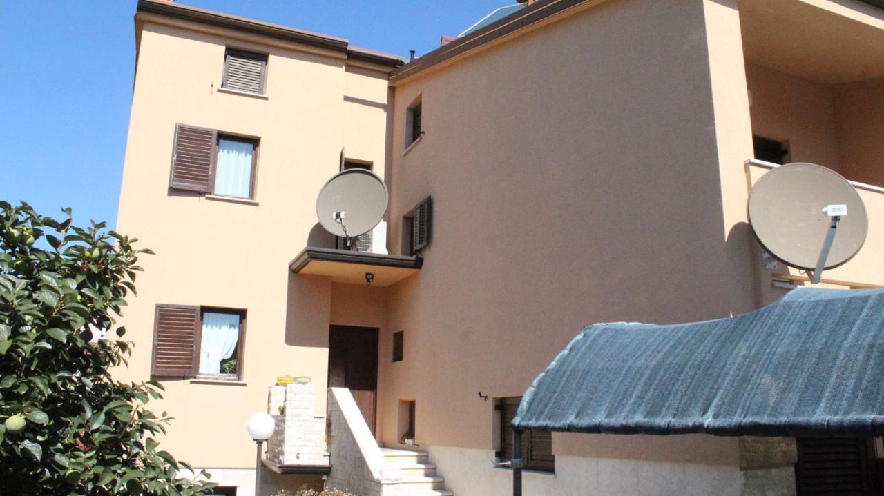 Apartman 100M2, Full Opremljen, Privatni Parking. Пула Екстериор снимка