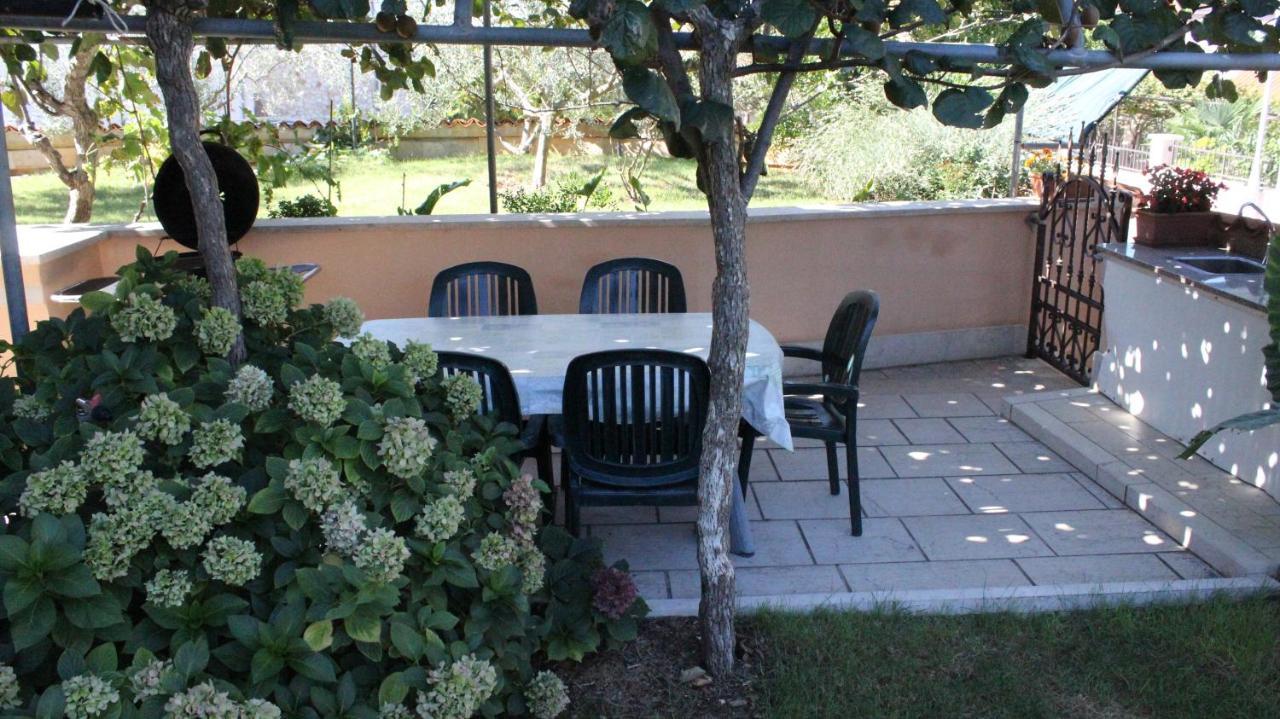 Apartman 100M2, Full Opremljen, Privatni Parking. Пула Екстериор снимка