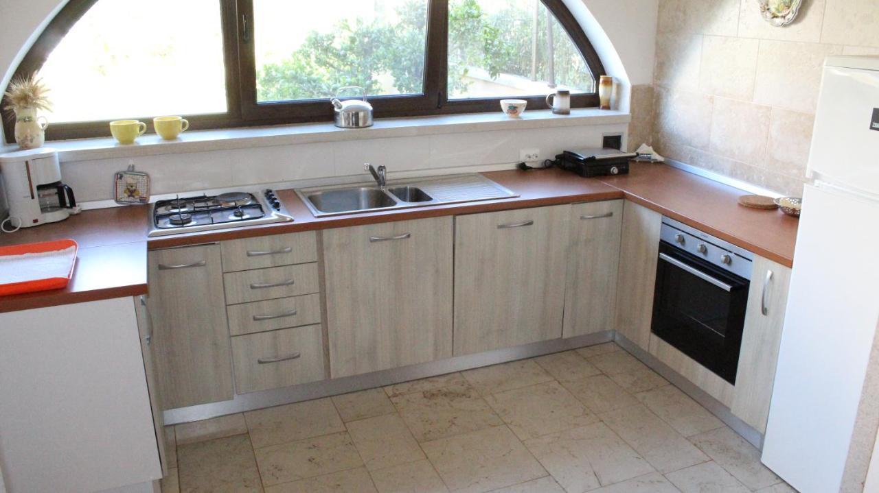 Apartman 100M2, Full Opremljen, Privatni Parking. Пула Екстериор снимка
