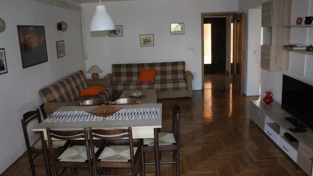 Apartman 100M2, Full Opremljen, Privatni Parking. Пула Екстериор снимка